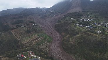 Un corrimiento de tierras en el pueblo de Jinping, condado de Junlian, en la ciudad de Yibin, provincia suroccidental china de Sichuan, el sábado 8 de febrero de 2025. 